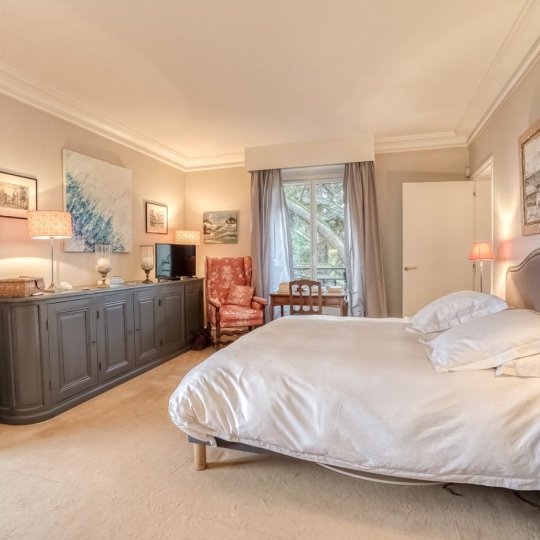  Annonces VILLEJUIF : Apartment | VILLE-D'AVRAY (92410) | 188 m2 | 5 060 &euro; 