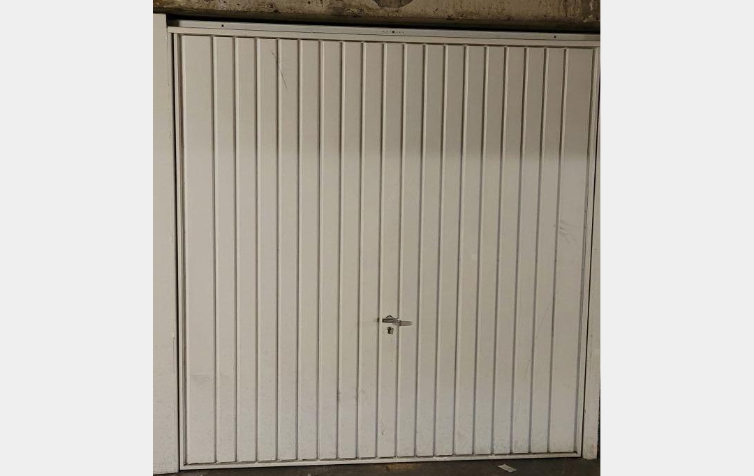 Annonces VILLEJUIF : Garage / Parking | PARIS (75018) | 12 m2 | 117 &euro; 