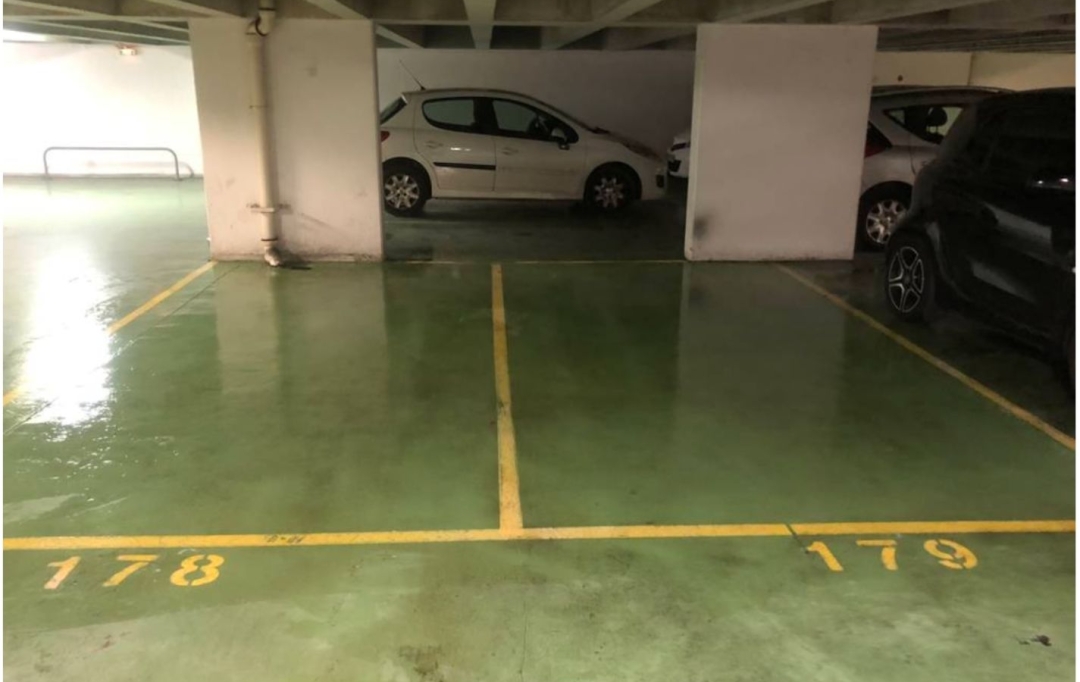 Annonces VILLEJUIF : Garage / Parking | PARIS (75011) | 12 m2 | 110 &euro; 