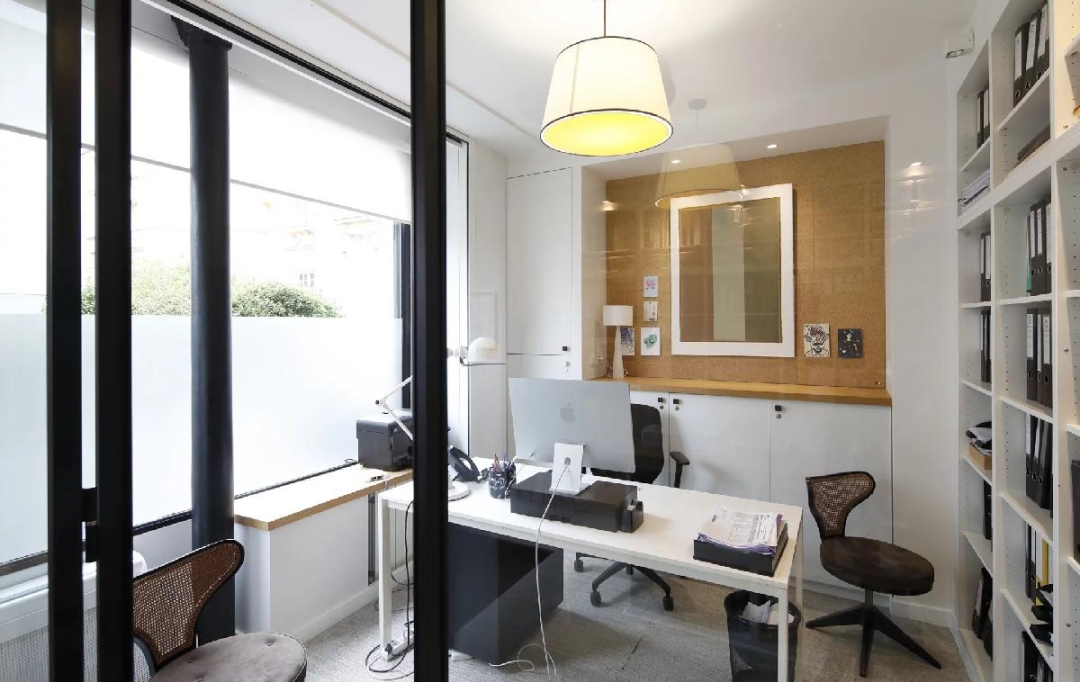 Annonces VILLEJUIF : Local / Bureau | PARIS (75011) | 153 m2 | 1 989 620 &euro; 