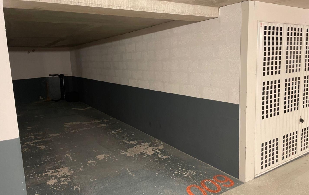 Annonces VILLEJUIF : Garage / Parking | BOULOGNE-BILLANCOURT (92100) | 14 m2 | 150 &euro; 