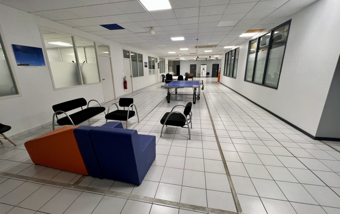 Annonces VILLEJUIF : Office | LES SORINIERES (44840) | 4 090 m2 | 2 995 000 &euro; 