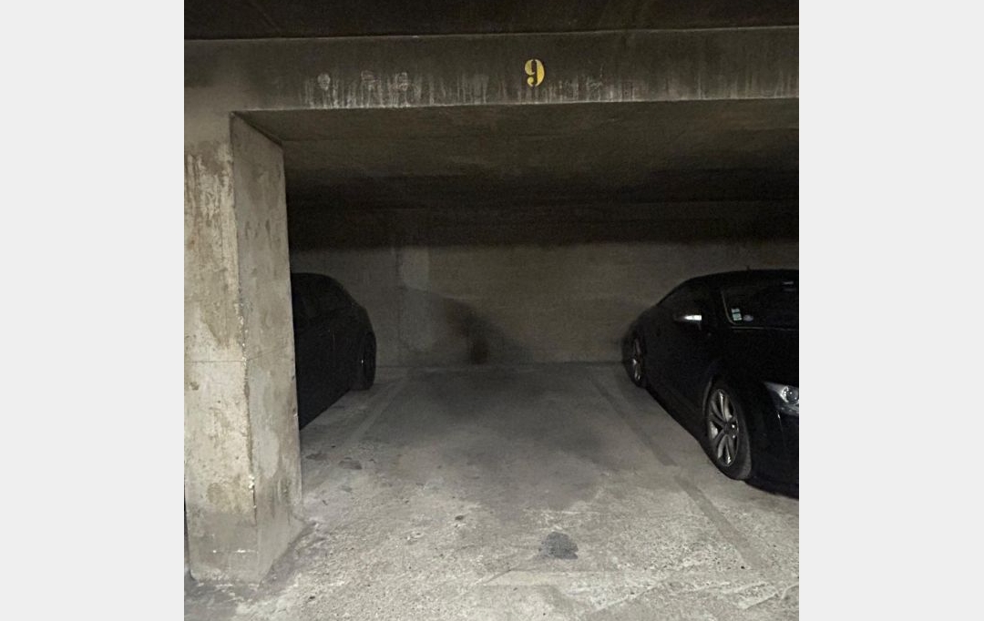 Annonces VILLEJUIF : Parking | PARIS (75015) | 12 m2 | 120 &euro; 