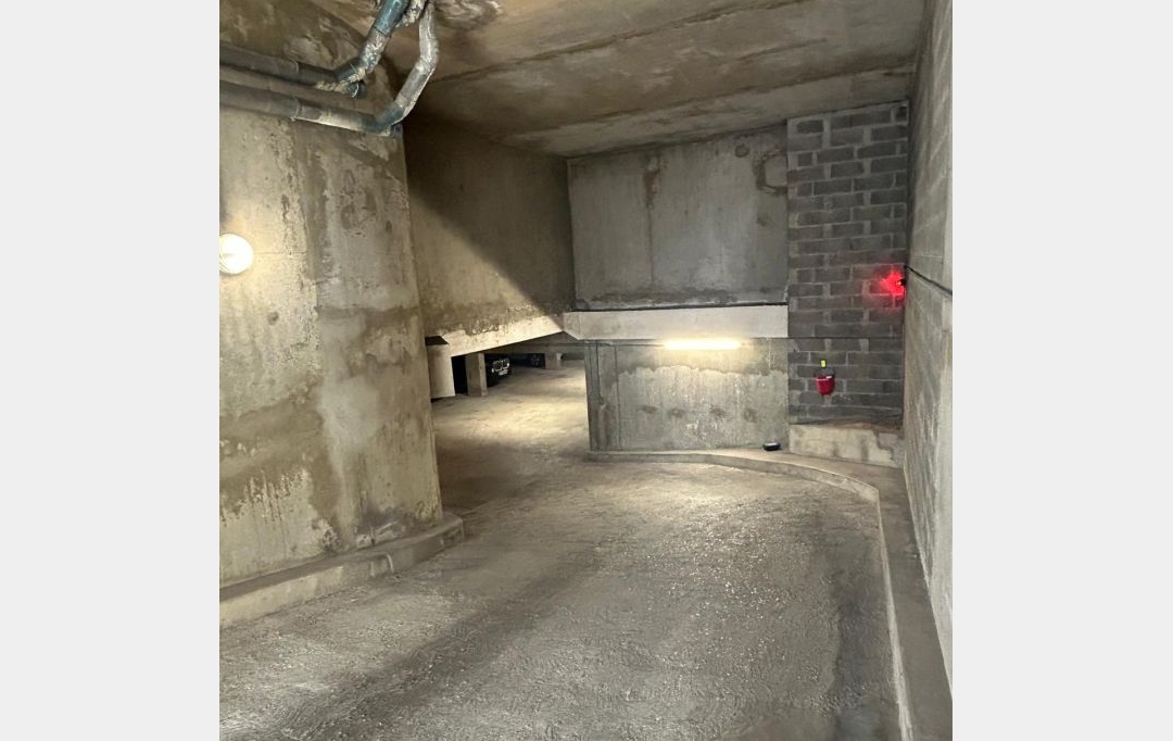 Annonces VILLEJUIF : Parking | PARIS (75015) | 12 m2 | 120 &euro; 