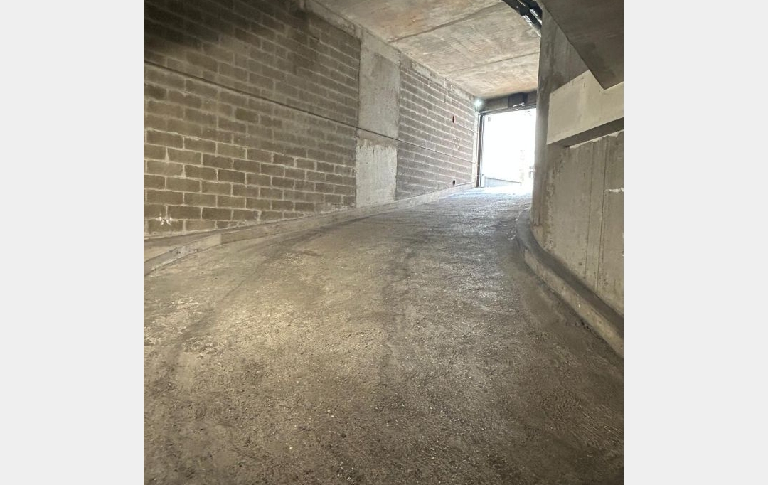 Annonces VILLEJUIF : Parking | PARIS (75015) | 12 m2 | 120 &euro; 