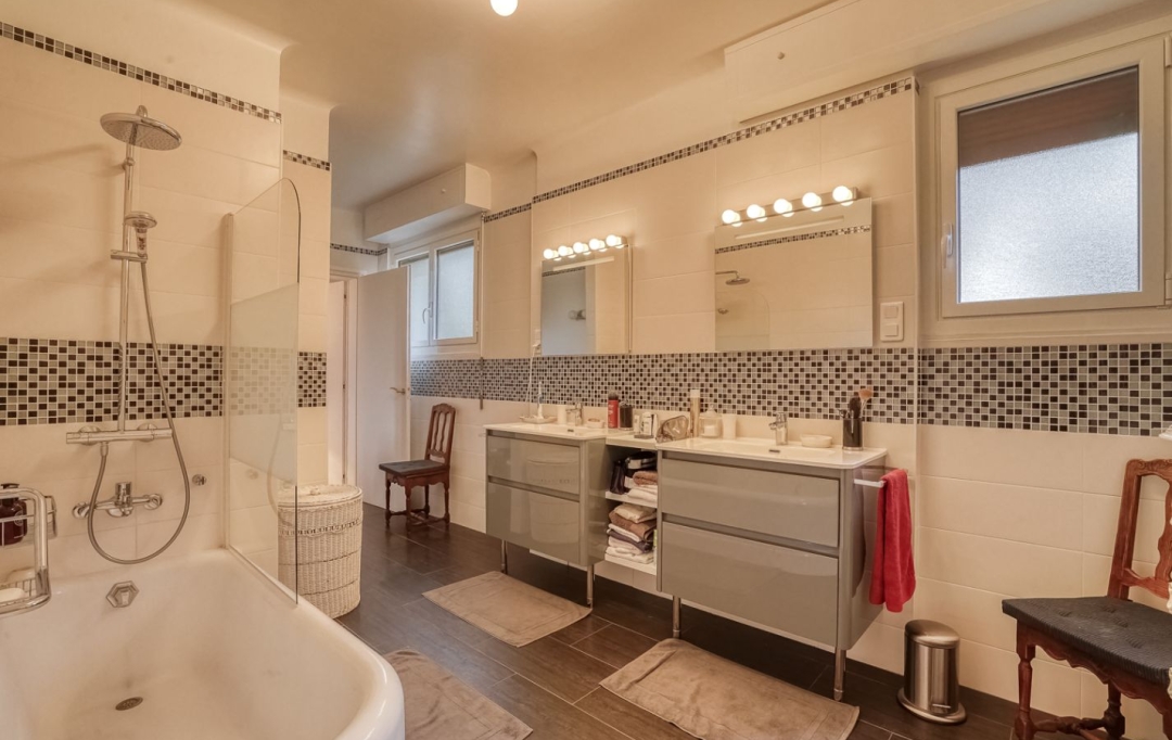 Annonces VILLEJUIF : Apartment | VILLE-D'AVRAY (92410) | 188 m2 | 5 060 &euro; 